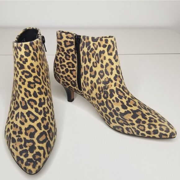 Clarks Collection Linvale Sea Booties Leopard Print Womens Brown 6M Leather - Picture 1 of 11